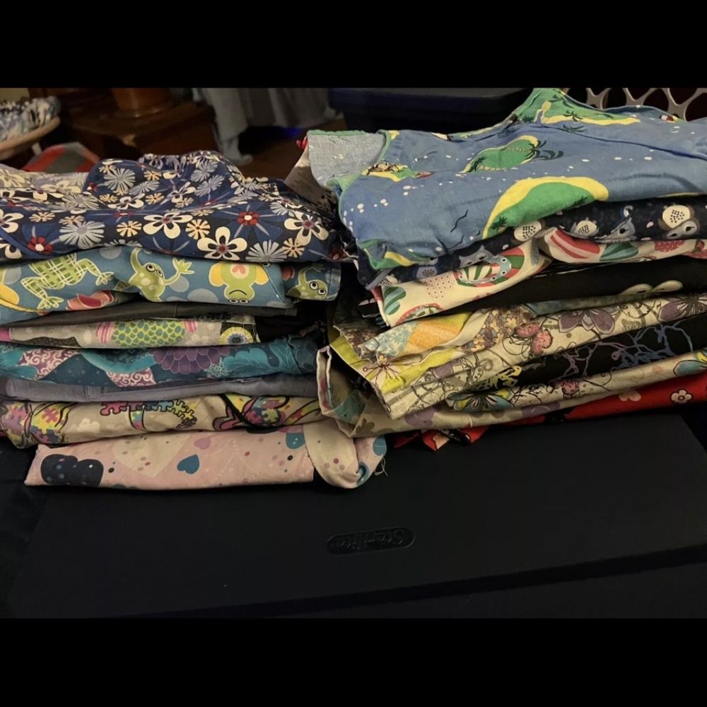 Scrub tops - Picture 7 of 7